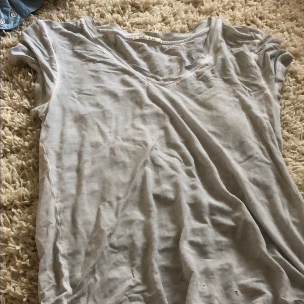 Grey t shirt